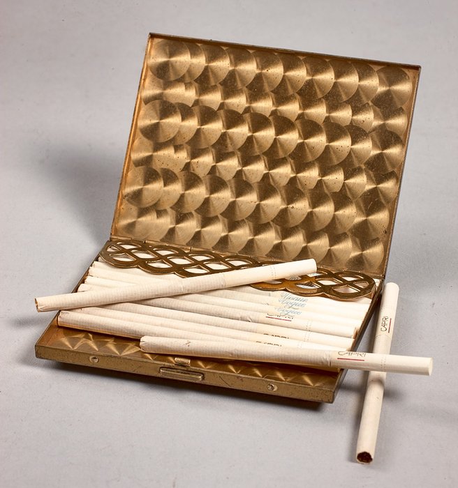 Manufacturer unknown - Orignal Art Deco cigarette case made of gold ...