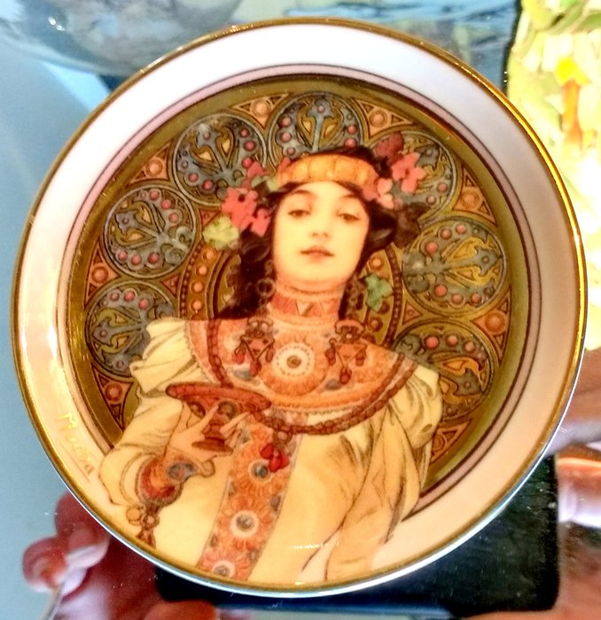 Alphonse Mucha - Artis Orbis Goebel - porcelain set van 6 decorated ...