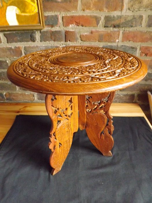 Small Portable Round Table With Carved, Portable Round Table