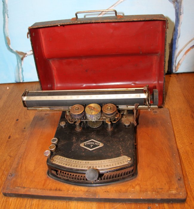 Frolio 7 - typing machine on a wooden base in a metal case