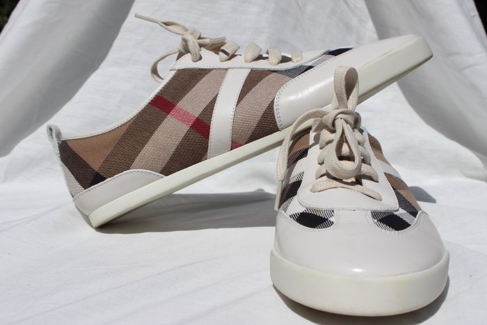Burberry – Casual Shoes - Catawiki