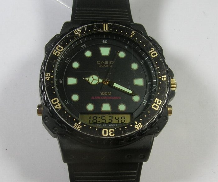 Casio AQ-100W – Analogue / Digital  – Alarm Chronograph – 100M Diver Wristwatch – Men's – 1980s      