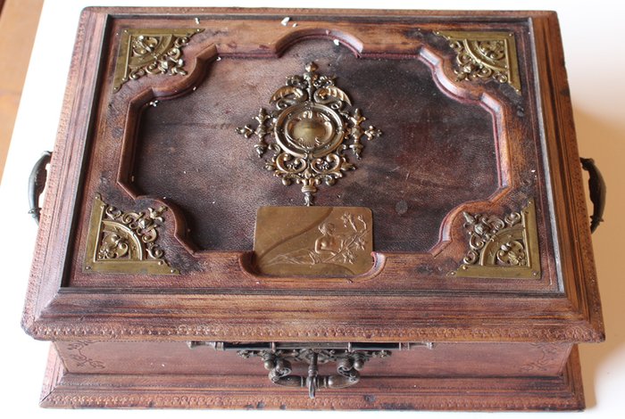A Viennese leather covered and bronze mounted chest - signed August Klein Wien Graben 20 - Austria - circa 1910