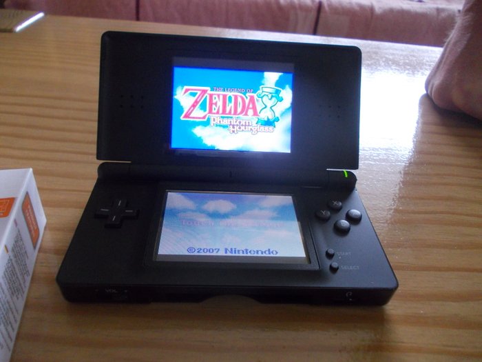 Nintendo Ds Lite With 2 Games Zelda More And Catawiki