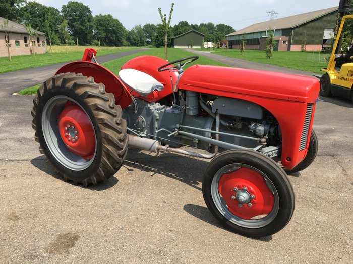 Massey Ferguson - Ted model 20 - year of manufacture is ca. 1947