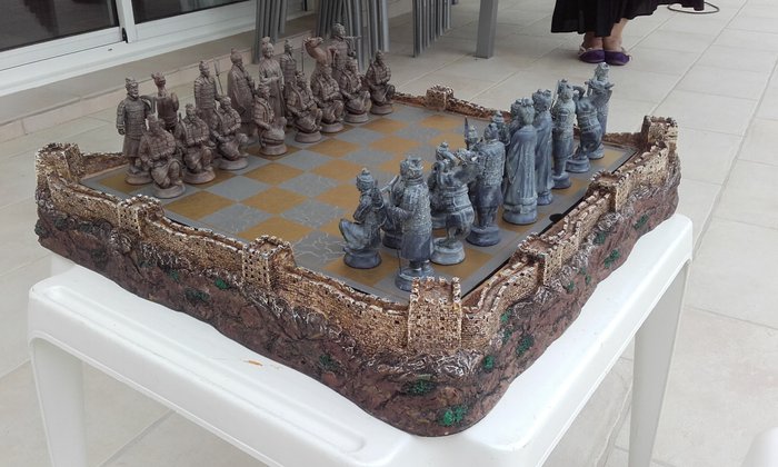 Jeu d'échecs Classique guerriers de terre cuite chinoise en trois dimensions Figure Chess Place à la main en bois Échiquier professionnel concurrentiel Collection Artisanat Concours Jeu d'échecs