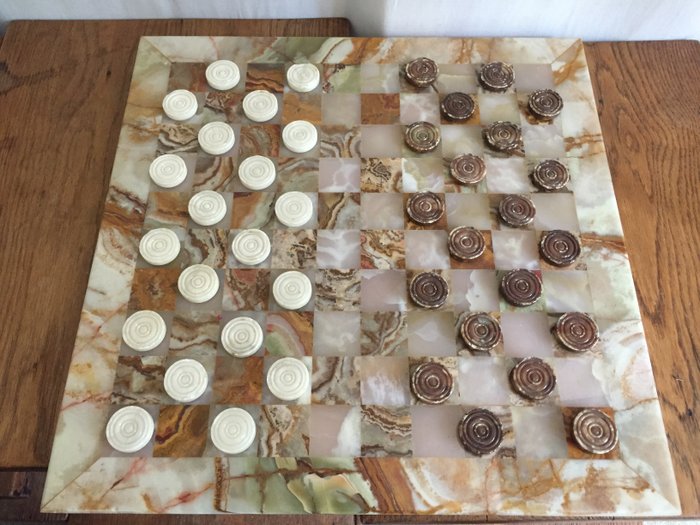 Marble checkers game