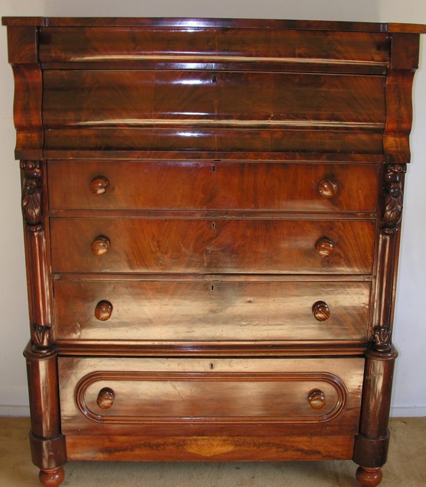 Scottish mahogany chest of drawers, 19th century