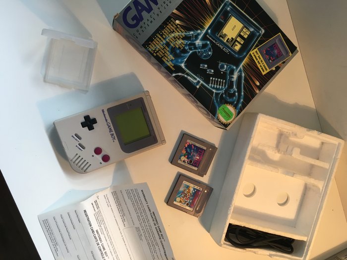 Nintendo Game Boy Classic 1989 DMG-01 console CIB Complete in its original box, manuals, Nintendo warranty card, club etc