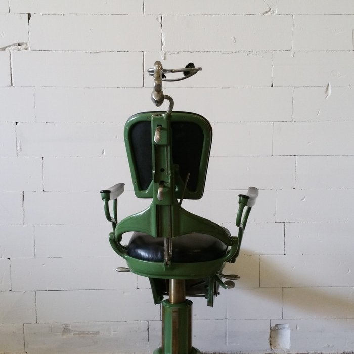 Ritter dental chair. Ca. 1930 - Catawiki