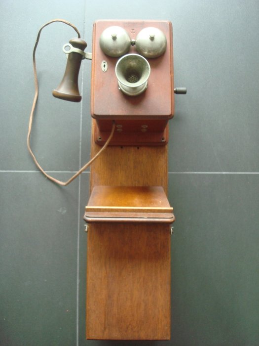 Résultat de recherche d'images pour "telephone à cornet"