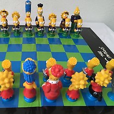 THE SIMPSONS 3D CHESS SET 
