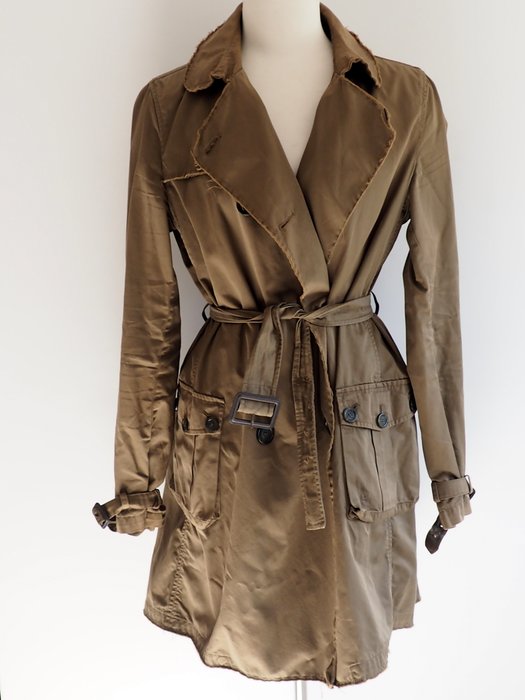 Burberry - trench coat - with belt 