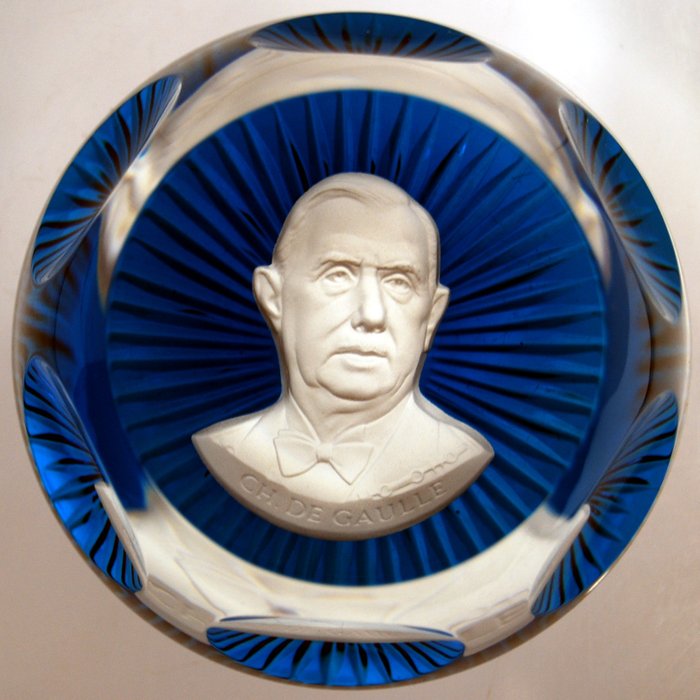 A Crystal Baccarat sulphide paperweight ball: Charles de Gaulle, general and President of the French Republic. France, 1978

