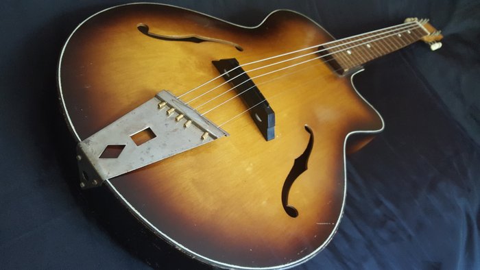 Egmond 'Lucky 7' Acoustic Jazz Guitar - 60's 