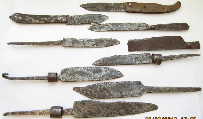 9 iron medieval and post medieval knives - 137|267mm.