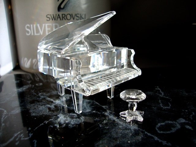 Swarovski-wing with stool (Piano) - Crystal