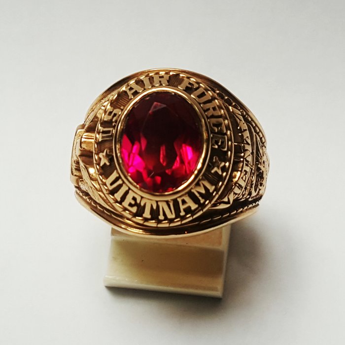 Gold men's ring with synthetic ruby – USA – AIR FORCE – VIETNAM 