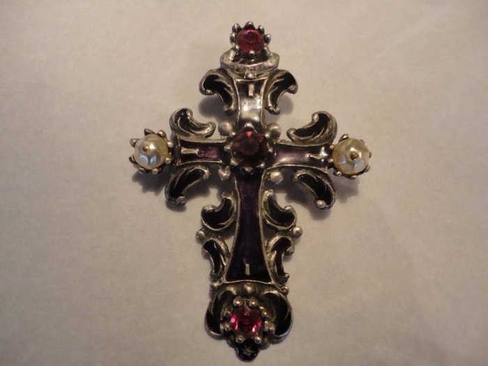 Christian Lacroix Brooch - Catawiki