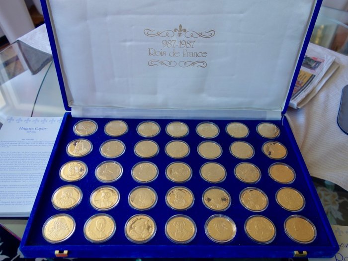 France - Coffret de 35 médailles 'Rois de France (987-1987)' plaqué or - argent