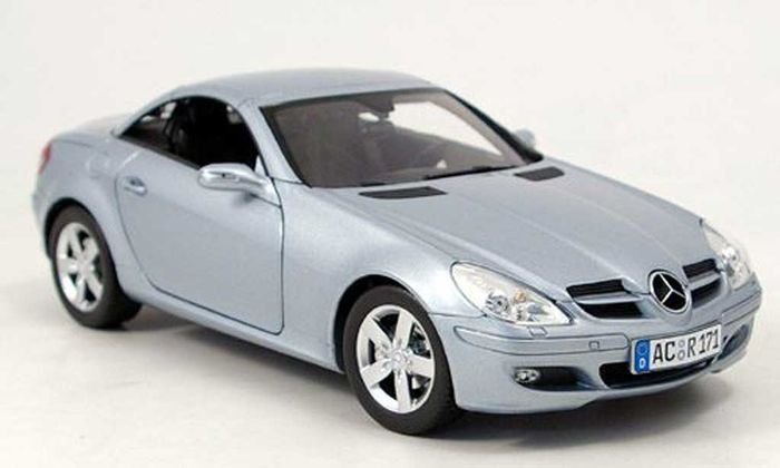 MiniChamps - 1:18 - Mercedes-Benz SLK-Class 2004 - With Movable Roof