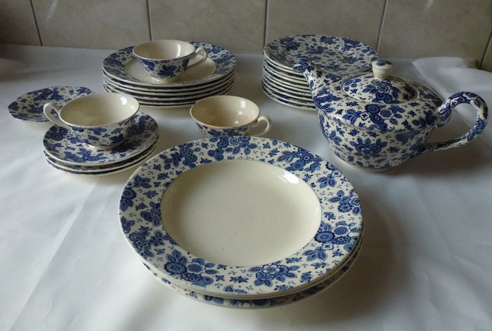 Societe Ceramique - 28 piece Beatrix tableware