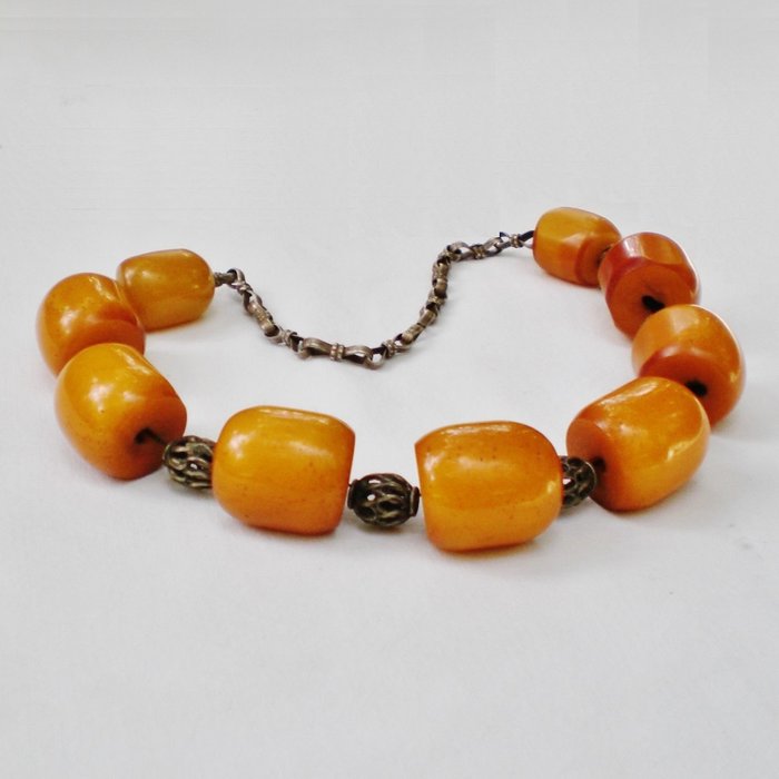 Vintage ethnic necklace with large bakelite beads – Silver chain