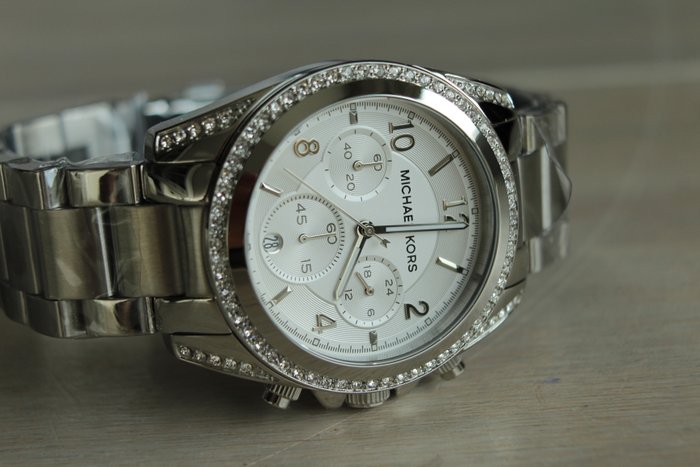mk5165 watch