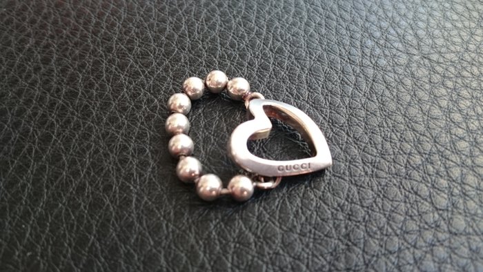 gucci toggle heart ring