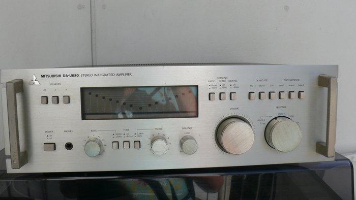 Mitsubishi DA - U 680 stereo integrated amplifier