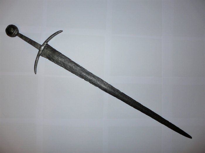 Medieval knight sword type Oakeshott XV made of iron in museum quality - 910mm