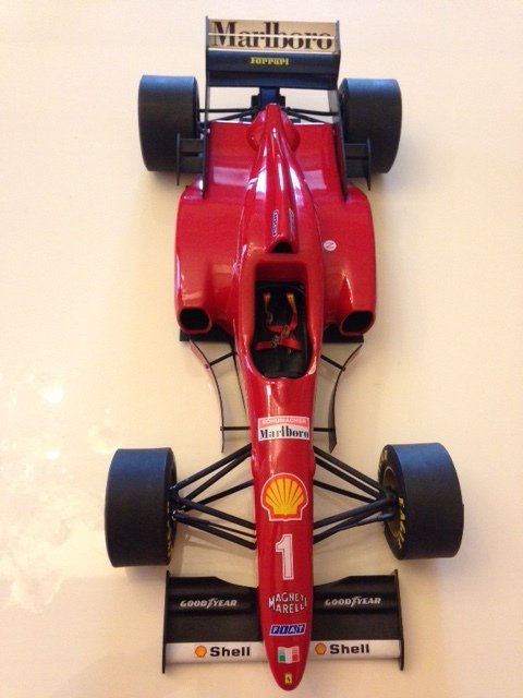 Paul's Model Art - Escala 1/8 - Ferrari F310/2 Michael Schumacher #1