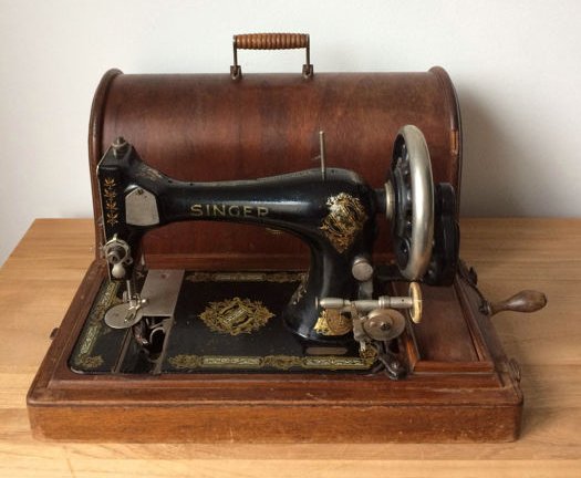 Singer cases old sewing machine The Old