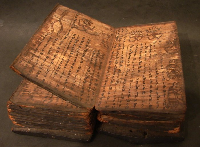 Very large magic book of a priest (pustaha) – Toba Batak – Sumatra – Indonesia
 