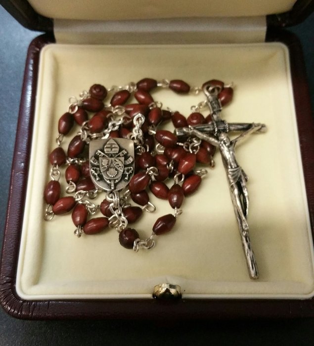 Magnifico, elegante, raro e esclusivo rosario di Papa Benedetto XVI (Ratzinger) ricevuto in dono durante un'udienza privata