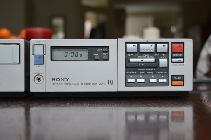 Sony Betamax SL-F1E Portable Recorder with Trinicon Camera