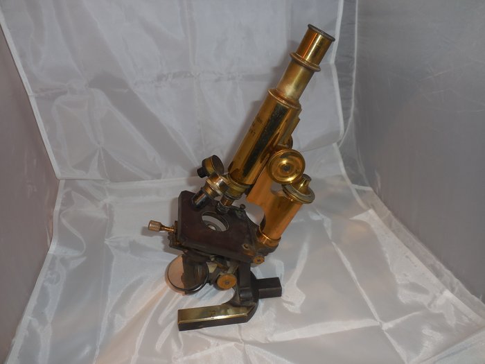 Mikroskop von Carl Zeiss Jena - um 1890 - Seriennr.: 18097