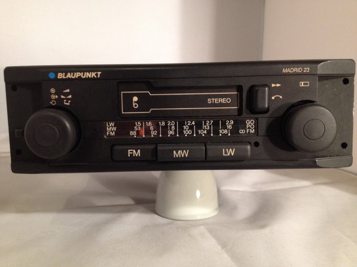Blaupunkt Madrid 23 classic car radio from 1982/1983 for Opel, Ford, Volkswagen, Porsche.
