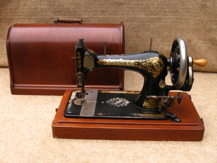 Singer sewing machine from 1895