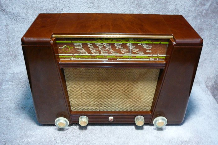 Philips BX 400 A bakelite radio year 1950