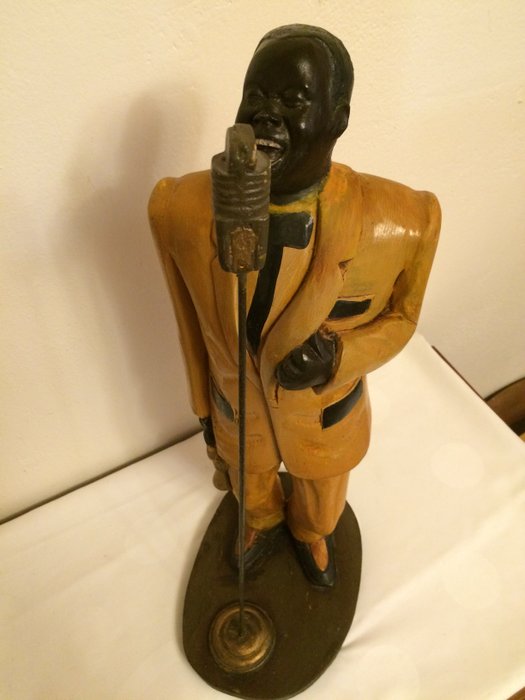 Wooden Louis Armstrong statue