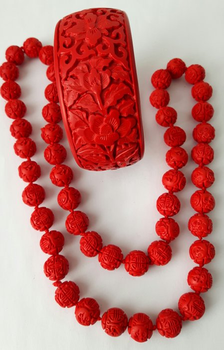 Red Chinese carved Cinnabar necklace and bracelet - Catawiki
