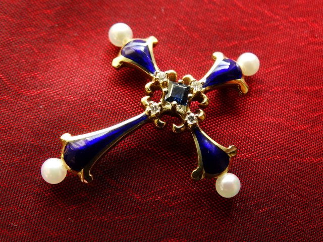 Igor Carl Fabergé – Kreuz mit mitternachtsblauem Saphir