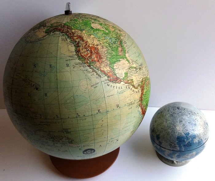 2 beautiful globes - Large world globe - German - JRO ...