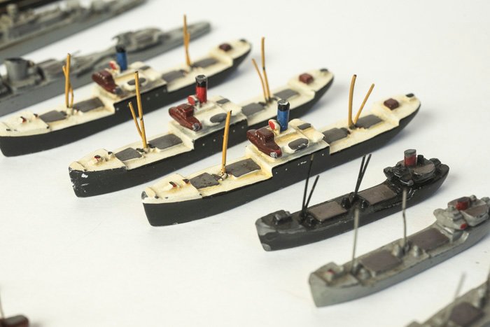 catawiki.com Wiking - Scale 1/1250 - Lot with 25 die cast ship and port.