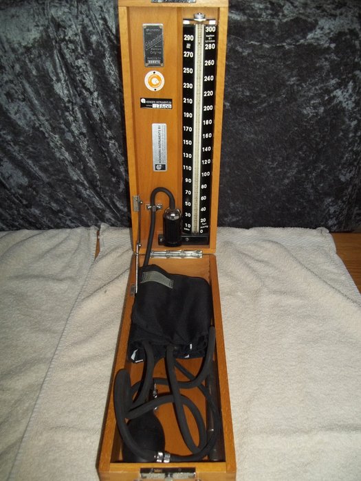Very old Sphygmomanometer (blood pressure monitor) with mercury plus old Mercury thermometer -Erkameter from Germany - In very good condition.