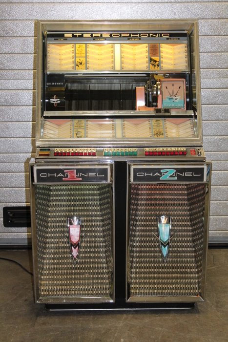 SEEBURG 222 Channel 160 selections Stereo Jukebox with wallbox