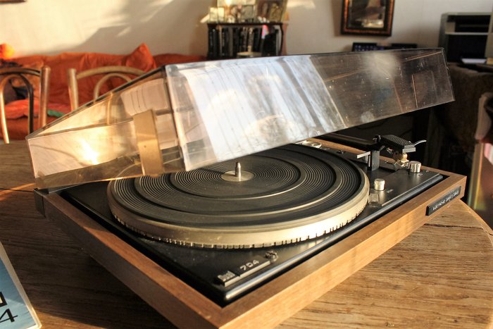 DUAL 704 CS - High quality turntable (direct transmission)