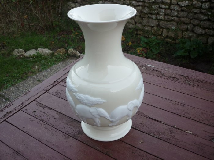 Raynaud - Large Limoges porcelain vase elephant decorations