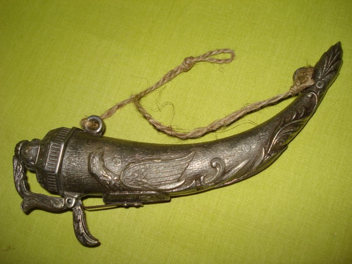 Pewter Powder Horn in beautiful reliefs with the German weapon Eagle (reproduction)